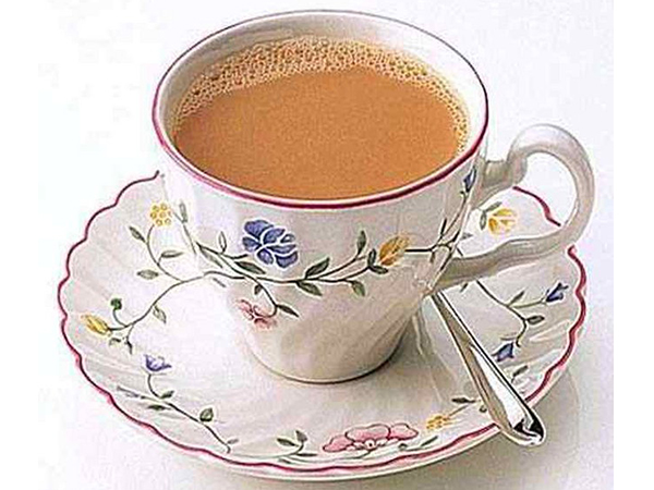 ಹೂವಿನ ಮತ್ತು ಎಲೆಗಳ ಚಿತ್ರಗಳಿರುವ ಕಪ್