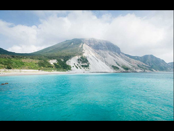 ಜಪಾನ್‌ನಲ್ಲಿರುವ ಮಿಯಾಕೆಜಿಮಾ ದ್ವೀಪ