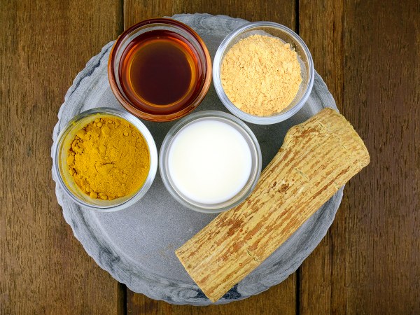 Simple home remedies Of Using Turmeric To Cure Acne 