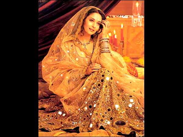 Scintillating looks Of Madhuri Dixit From Devdas That Left Us Speechless 