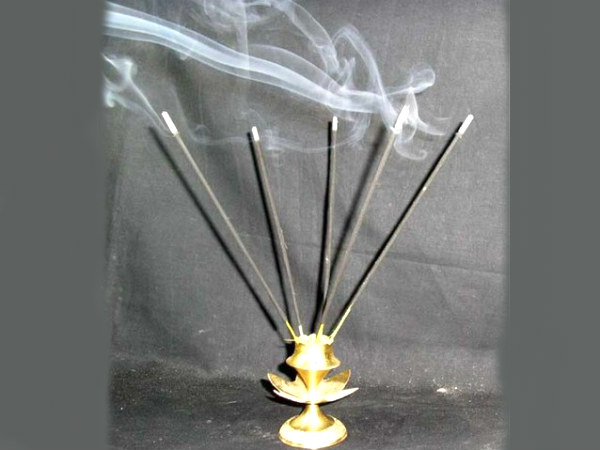 ಆರತಿ ಎತ್ತಿ