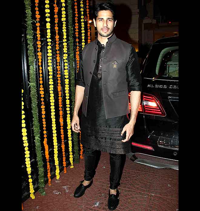 Why Sidharth Malhotra Looked This Hot At Ekta Kapoor's Diwali Party