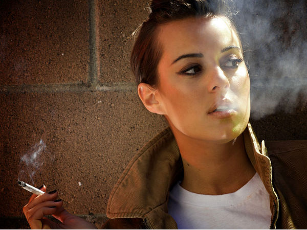 Alert: Even Passive Smoking Causes Infertility And Early Menopause! 