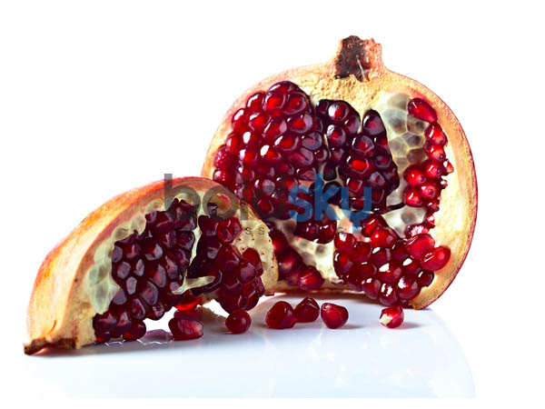 Look five years younger with these pomegranate peel masks! 