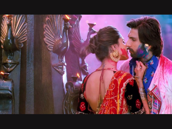 ಪ್ರೀತಿಯನ್ನು ಸಾರ್ವಜನಿಕವಾಗಿ ವ್ಯಕ್ತಪಡಿಸಲೊಂದು ಅವಕಾಶ