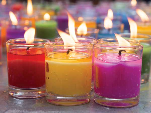 ಸುಗಂಧಯುಕ್ತ ಕ್ಯಾಂಡಲ್ಸ್