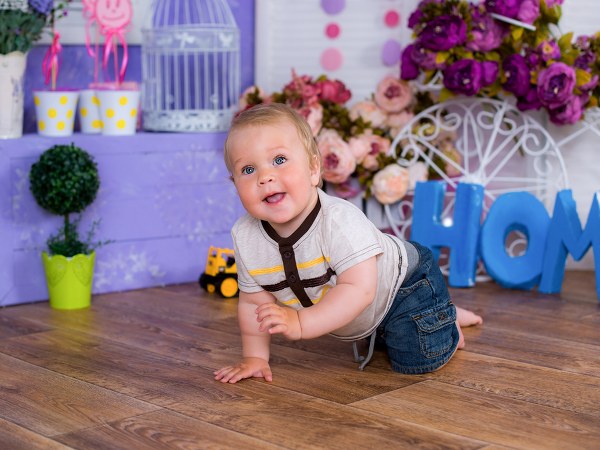 Tricks to keep your toddler busy