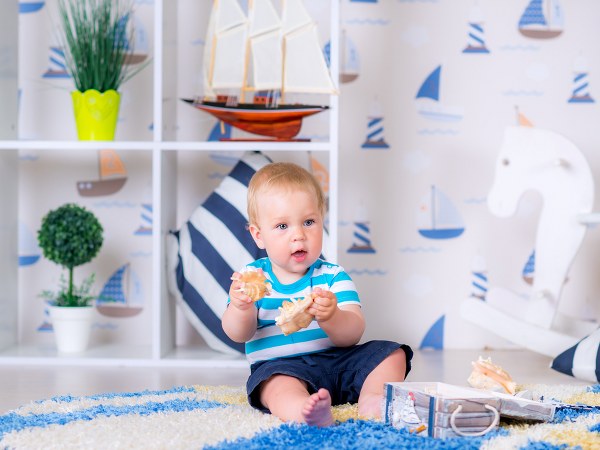 Tricks to keep your toddler busy