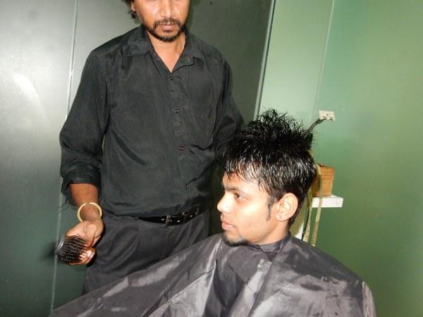 Hairline Offers Internationally Techniques of Non-Surgical Hair Replacement