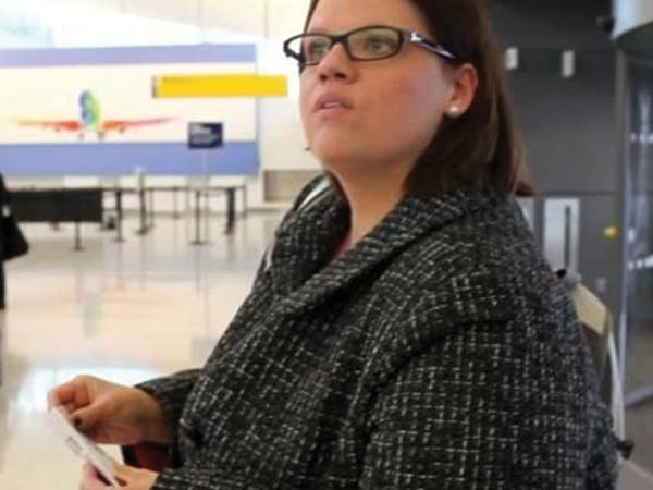 ವಿಮಾನವೇರಲೂ ಅಡ್ಡಿಯಾದ ಸ್ಥೂಲಕಾಯ ವಿಮಾನವೇರಲೂ ಅಡ್ಡಿಯಾದ ಸ್ಥೂಲಕಾಯ