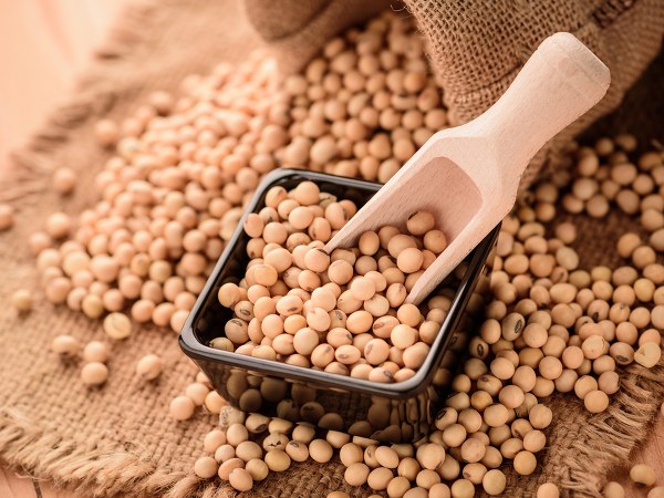 ಉಗುರುಗಳನ್ನು ಬಲಗೊಳಿಸುತ್ತದೆ