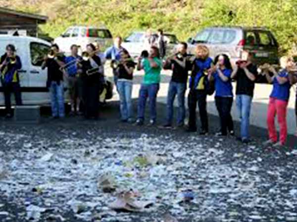 ಪಾತ್ರೆಗಳನ್ನು ಒಡೆದುಹಾಕುವುದು