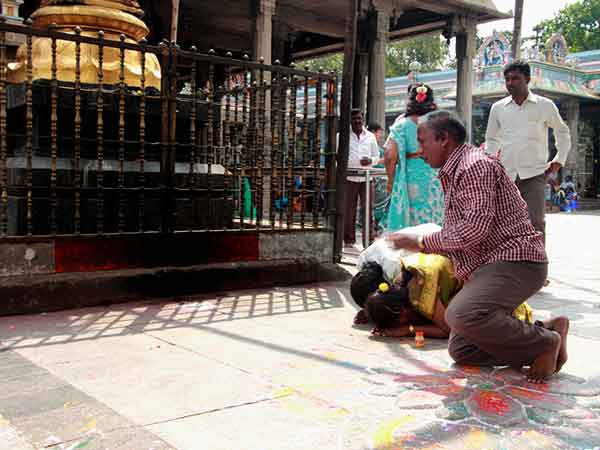 ಮಹಿಳೆಯರಿಗೆ ಸಾಷ್ಟಾಂಗ ನಮಸ್ಕಾರ ಮಾಡಲು ಯಾಕೆ ಬಿಡುವುದಿಲ್ಲ?