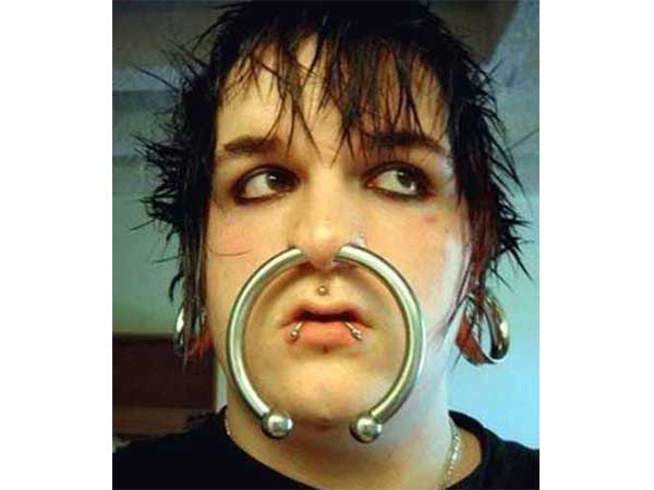 ಮೂಗಿನಡಿ ಕುದುರೆ ಲಾಳ