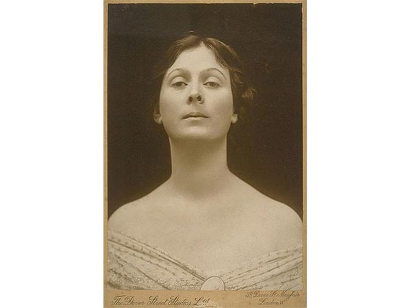 ಉದ್ದ ಸ್ಕಾರ್ಫ್ ಧರಿಸಿದ್ದಕ್ಕೆ ಸಾವು! ಉದ್ದ ಸ್ಕಾರ್ಫ್ ಧರಿಸಿದ್ದಕ್ಕೆ ಸಾವು!