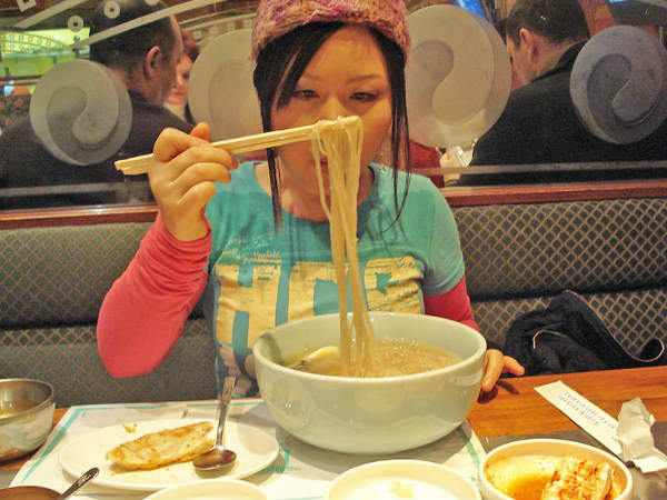 ಇನ್ನೊಬ್ಬರು ತಮ್ಮ ಊಟವನ್ನು ಮುಟ್ಟಲು ಬಿಡದವರು