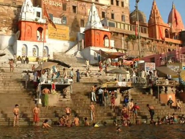 ವಾರಣಾಸಿಯ ಕಾಶಿ ವಿಶ್ವನಾಥ ದೇವಾಲಯ: ಅಂದಾಜು ಸಂಗ್ರಹ :4-5 ಕೋಟಿ