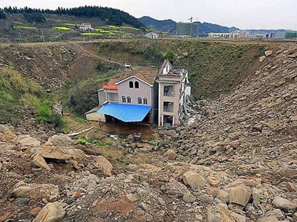 Amazing House Owners Who Refused To Sell Their Properties Amazing House Owners Who Refused To Sell Their Properties