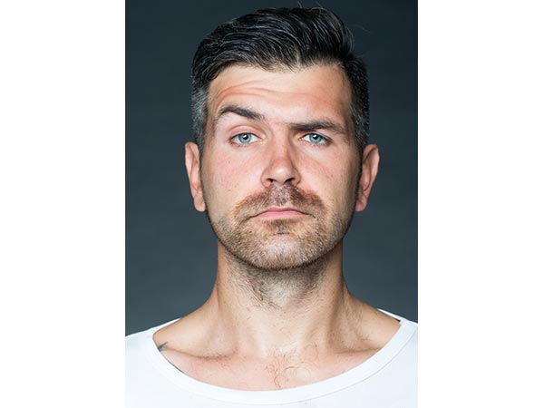 ಕ್ರಿಯಾತ್ಮಕರಾಗಲು ಹುಬ್ಬುಗಳನ್ನು ಮೇಲೇರಿಸಿ