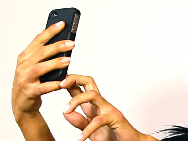 'Selfie Elbow' condition waiting to afflict Indians: Experts