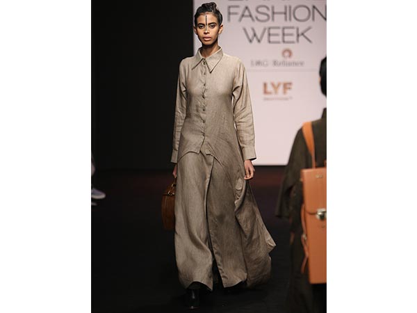 Manisha Koirala Turns Showstopper For Chola Lakme Fashion Week 