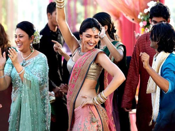 ಗೋಲ್ಡನ್ ಬ್ಲೌಸ್ ಲೆಹೆಂಗಾ