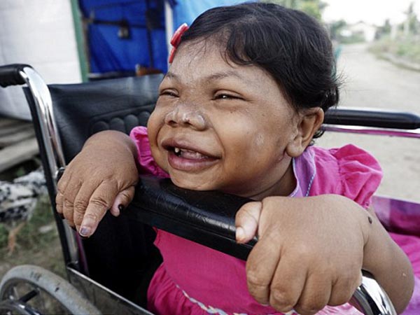 ಆಕೆ 24 ರ ಹರೆಯದವಳು ಆಕೆ 24 ರ ಹರೆಯದವಳು