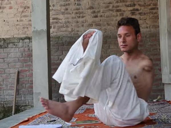 ಕಾಶ್ಮೀರದಲ್ಲಿ ಈಗ ಇವನದ್ದೇ ಸುದ್ದಿ.... 