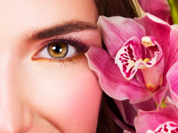 ಎಡಗಣ್ಣಿನ ಹುಬ್ಬಿನ ಮೇಲಿನ ಮಚ್ಚೆ