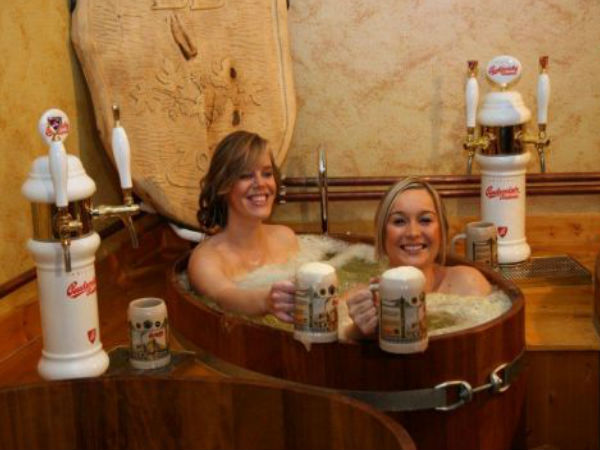 ಬಿಯರ್ ಸ್ನಾನ...