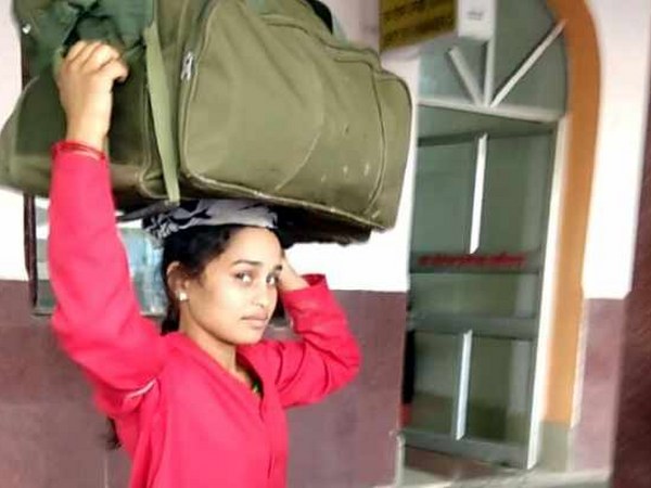 ಬಡವಿಯಾದರೂ ಈಗೆ ಧೈರ್ಯಸ್ಥಳು... 