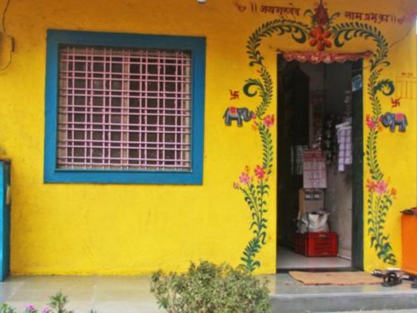 ಮನೆ, ಅಂಗಡಿ, ಬ್ಯಾಂಕು ಯಾವುದಕ್ಕೂ ಬಾಗಿಲುಗಳಿಲ್ಲ