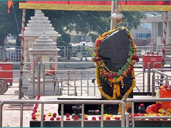 ಪ್ರತಿದಿನ ಸಾವಿರಕ್ಕೂ ಹೆಚ್ಚು ಪ್ರವಾಸಿಗರು ಇಲ್ಲಿಗೆ ಆಗಮಿಸುತ್ತಾರೆ