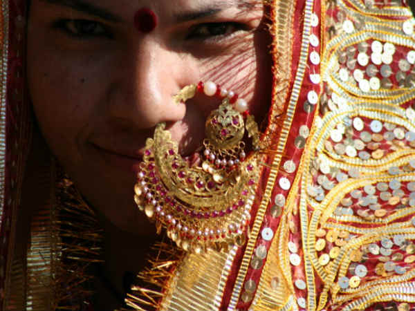 ನಾಲ್ಕು ಗೋಡೆಯ ಮಧ್ಯೆಯೇ ಇರಬೇಕು! 