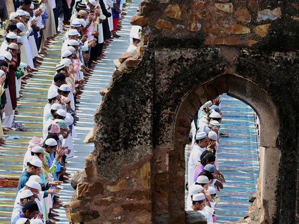 ಹಬ್ಬದ ದಿನ ಮುಸ್ಲಿಮರು ಅನುಸರಿಸಬೇಕಾದ ವಿಧಿಗಳು