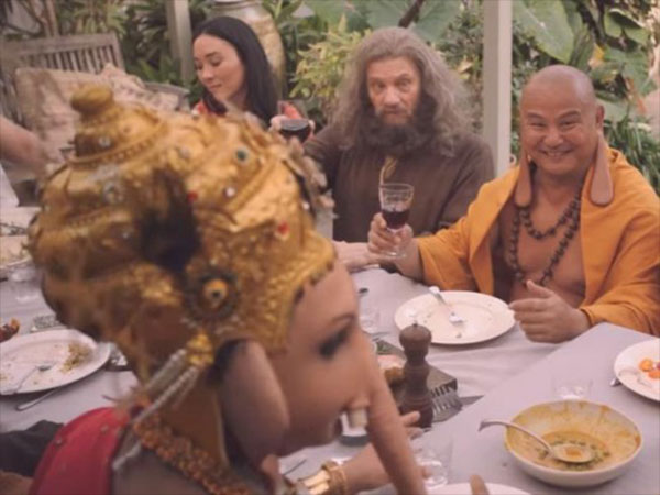 ಈ ಜಾಹೀರಾತಿನಲ್ಲಿ ಏನಿದೆ?