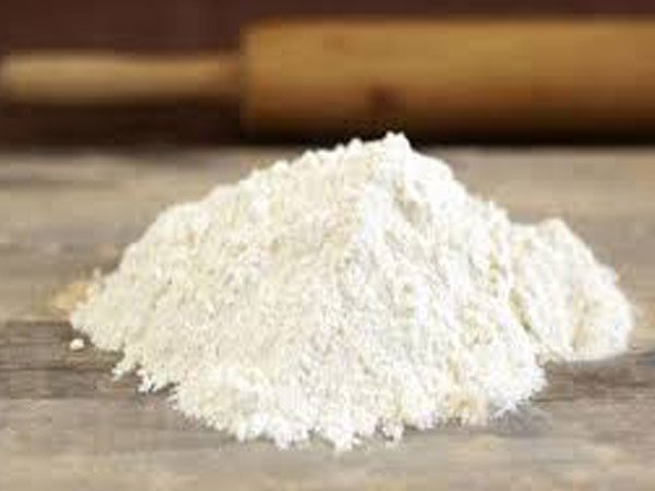 ಕಡಲೆ ಹಿಟ್ಟು ಮತ್ತು ನೀರು