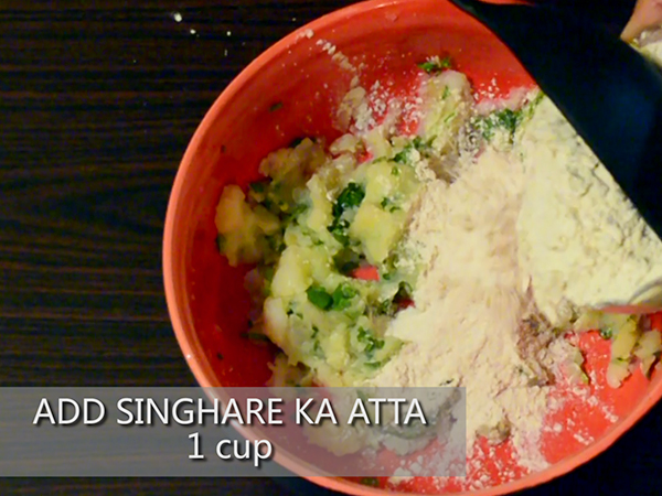 singhare ke pakore recipe