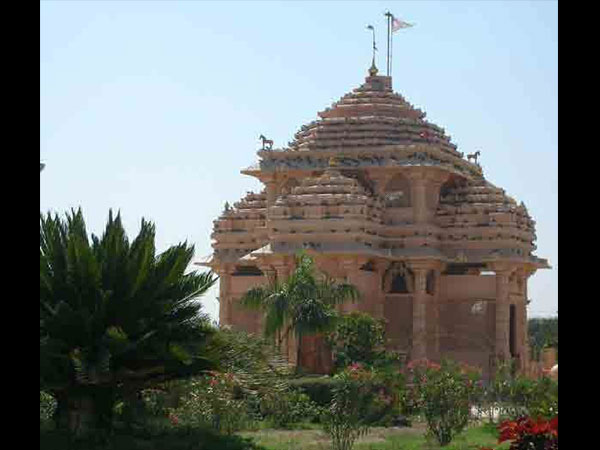 ಮಂದಿರ ನಿರ್ಮಿಸಿದರು