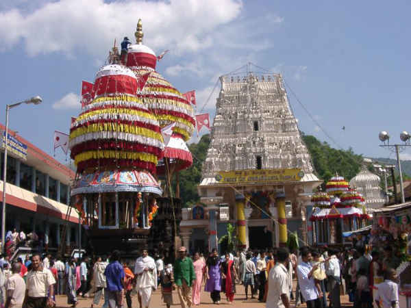 ಸುಬ್ರಹ್ಮಣ್ಯ ದೇವಾಲಕ್ಕೆ ಭೇಟಿ ನೀಡಿ... 