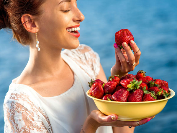 ತಪ್ಪಾದ ಕೈಯಲ್ಲಿ ತಿನ್ನಿರಿ! 