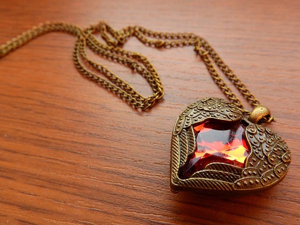 ಆಭರಣ ಧರಿಸಿಕೊಂಡಿರುವ ವ್ಯಕ್ತಿ ಕನಸಿನಲ್ಲಿ ಕಂಡರೆ