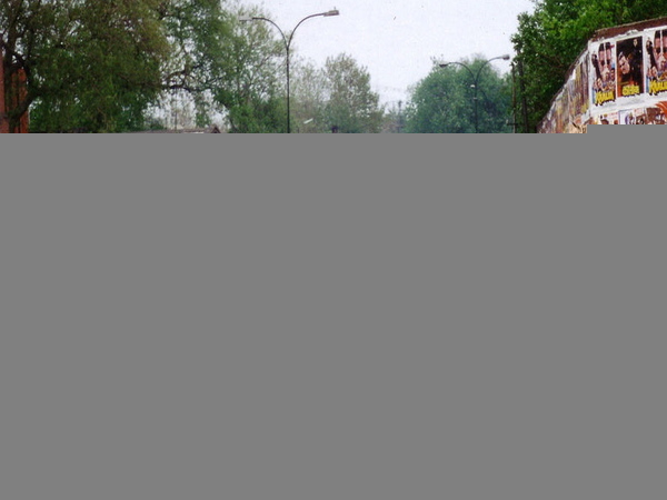 ಪಾದಾಚಾರಿ ರಸ್ತೆ ಎನ್ನುವುದಕ್ಕಿ೦ತಲೂ ಕದನದ ಹೆದ್ದಾರಿ ಎ೦ಬುದೇ ಹೆಚ್ಚು ಅರ್ಥಪೂರ್ಣ