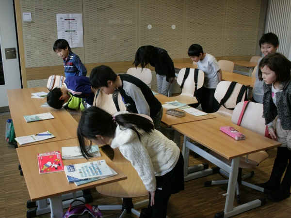 2. ವಿದ್ಯಾರ್ಥಿಗಳೇ ಸ್ವಚ್ಛತಾ ಸಿಬ್ಬಂದಿ