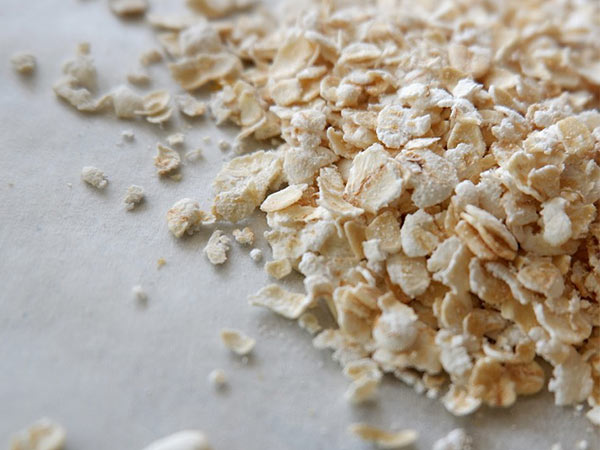 5. ಓಟ್ಸ್, ಹಾಲು ಮತ್ತು ಗ್ರೀನ್ ಟೀ ಫೇಸ್ ಪ್ಯಾಕ್