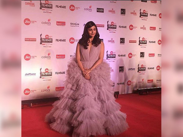 Alia Bhatt Copied Kelly Rowland At The Filmfare Awards 2018