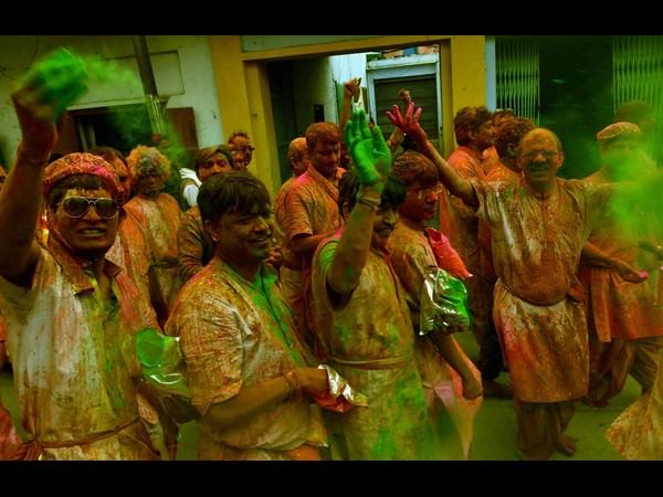 ಏಕತೆ ಮೂಡಿಸುತ್ತದೆ