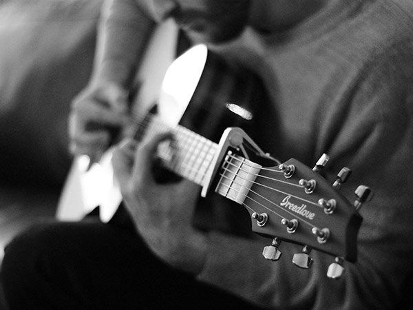 Romantic Songs To Dedicate To Your Girlfriend