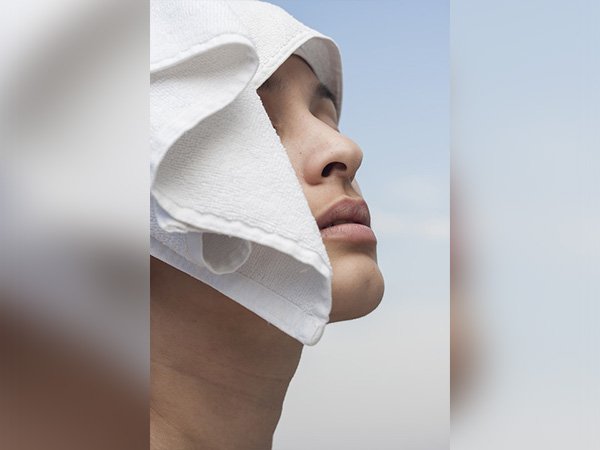 ಮೊದಲು ಮುಖವನ್ನು ಒಣಗಿಸಿದರೆ ಮೊದಲು ಮುಖವನ್ನು ಒಣಗಿಸಿದರೆ