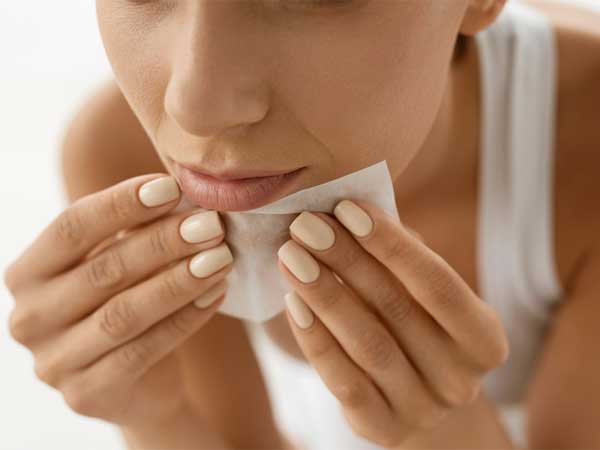 ಬ್ಲಾಟಿಂಗ್ ಪೇಪರುಗಳ ಬಳಕೆ(ಮಸಿ ಹೀರುವ ಕಾಗದ)